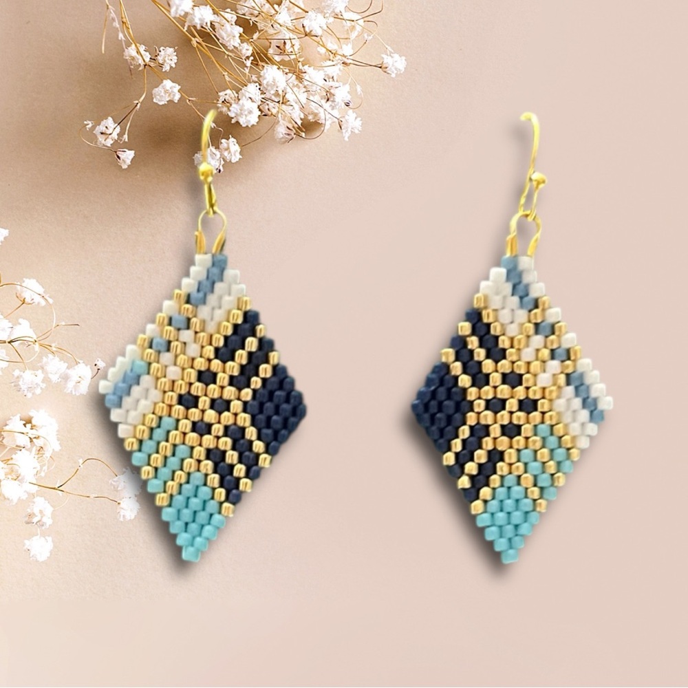 Handwoven Beaded Earrings – Geometric Diamond Design